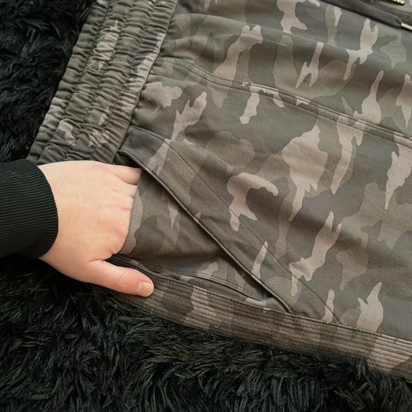 🛍️H-P🤩 Athleta Camo Farallon Jogger Plus Size 🤩🛍️ - Picture 15 of 15